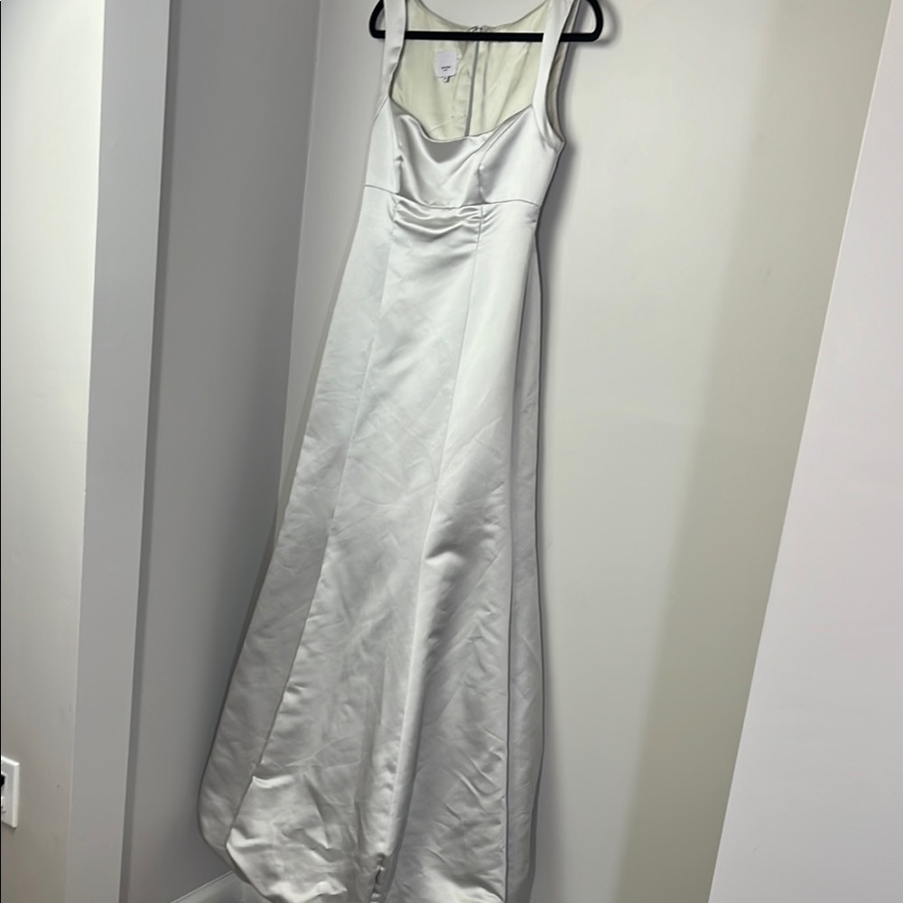 VERA WANG Maids Sleeveless silvery white bridesmaid dress in satin